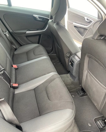 Volvo V60 cena 31000 przebieg: 251000, rok produkcji 2010 z Warszawa małe 191